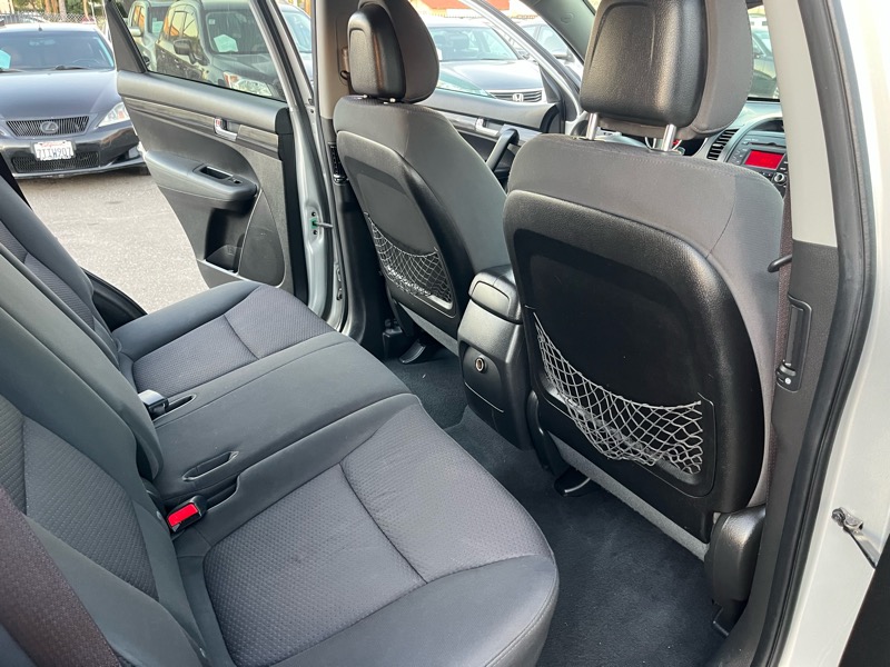 Kia Sorento LX 2WD 2011