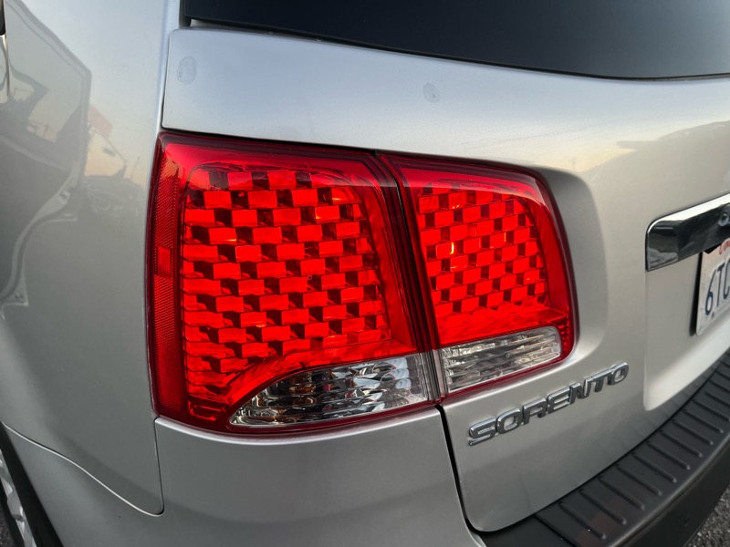 Kia Sorento LX 2WD 2011