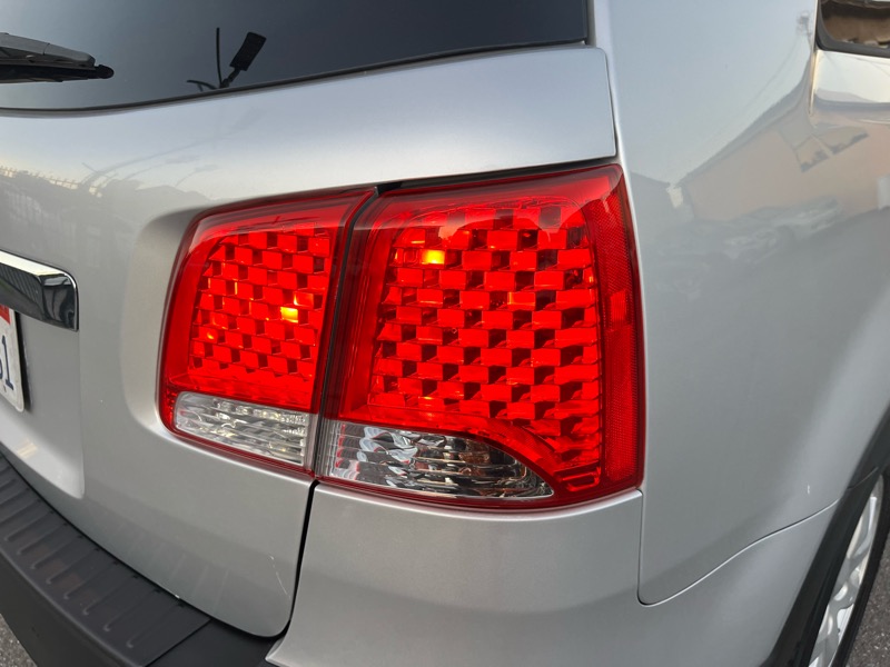 Kia Sorento LX 2WD 2011