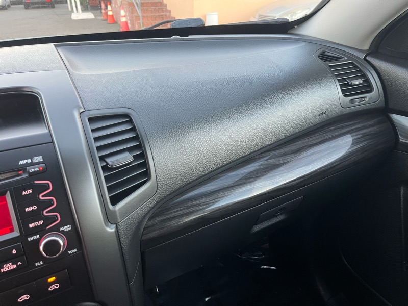 Kia Sorento LX 2WD 2011