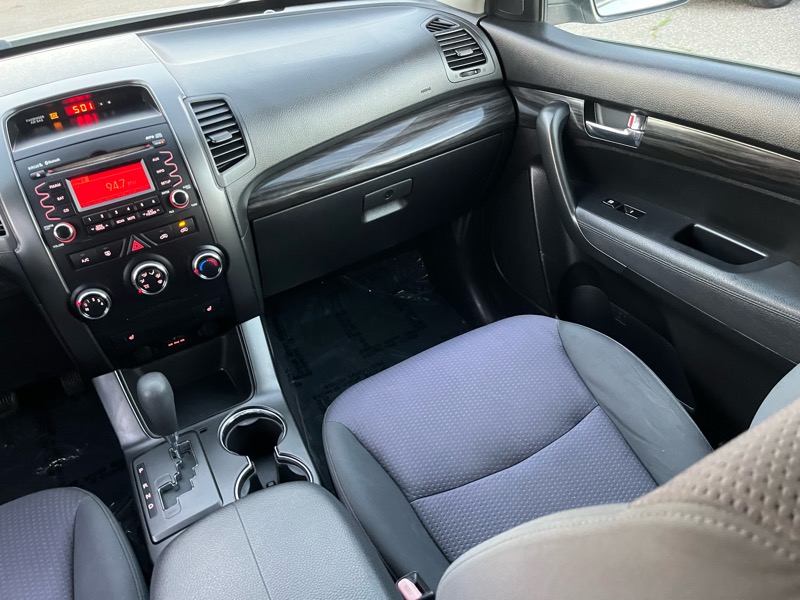 Kia Sorento LX 2WD 2011