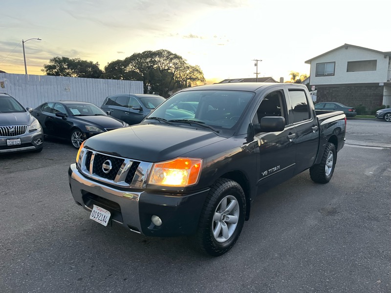 Nissan Titan LE Crew Cab 2WD SWB 2010
