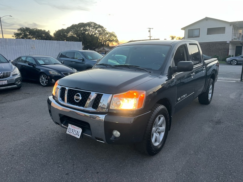 Nissan Titan LE Crew Cab 2WD SWB 2010