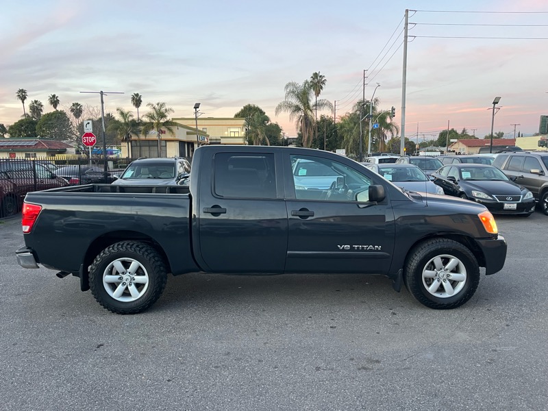 Nissan Titan LE Crew Cab 2WD SWB 2010