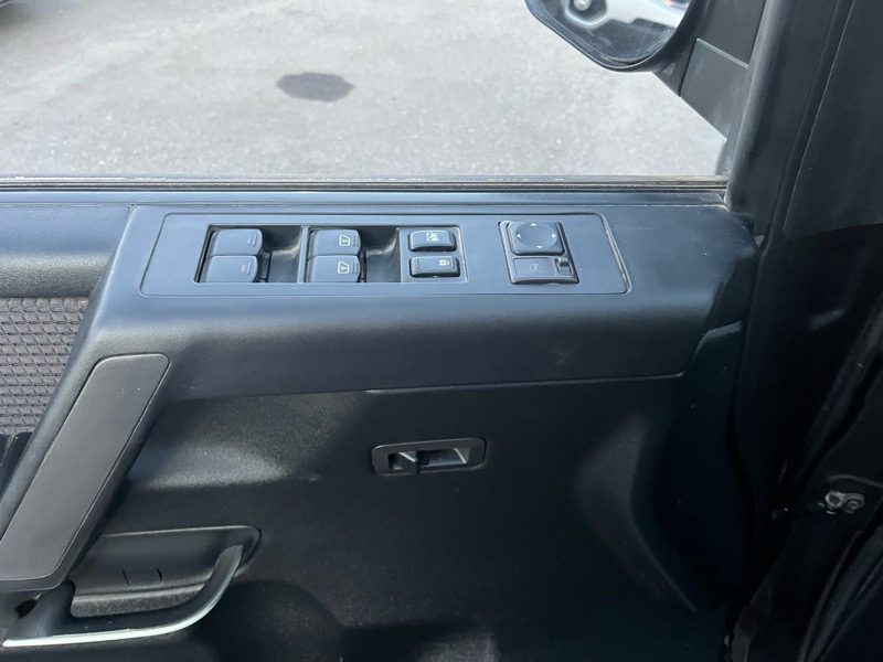 Nissan Titan LE Crew Cab 2WD SWB 2010