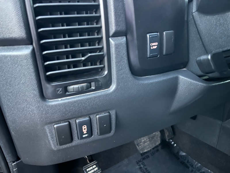 Nissan Titan LE Crew Cab 2WD SWB 2010