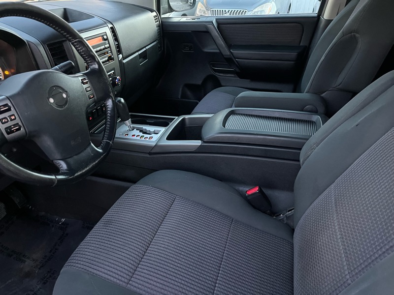 Nissan Titan LE Crew Cab 2WD SWB 2010