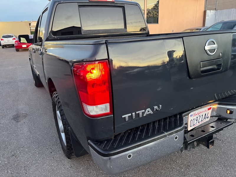 Nissan Titan LE Crew Cab 2WD SWB 2010