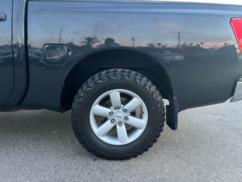 Nissan Titan LE Crew Cab 2WD SWB 2010