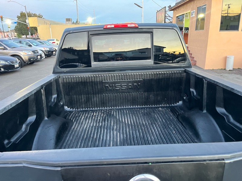 Nissan Titan LE Crew Cab 2WD SWB 2010