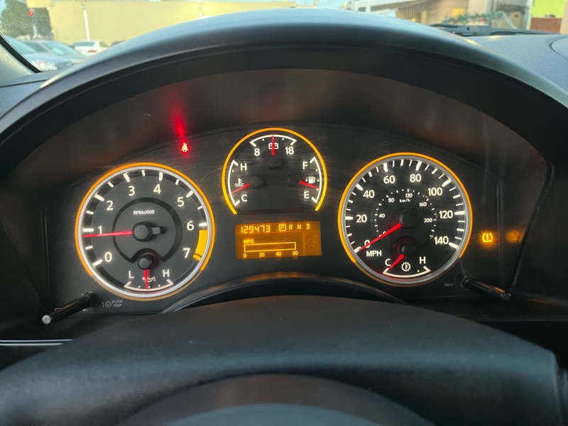 Nissan Titan LE Crew Cab 2WD SWB 2010