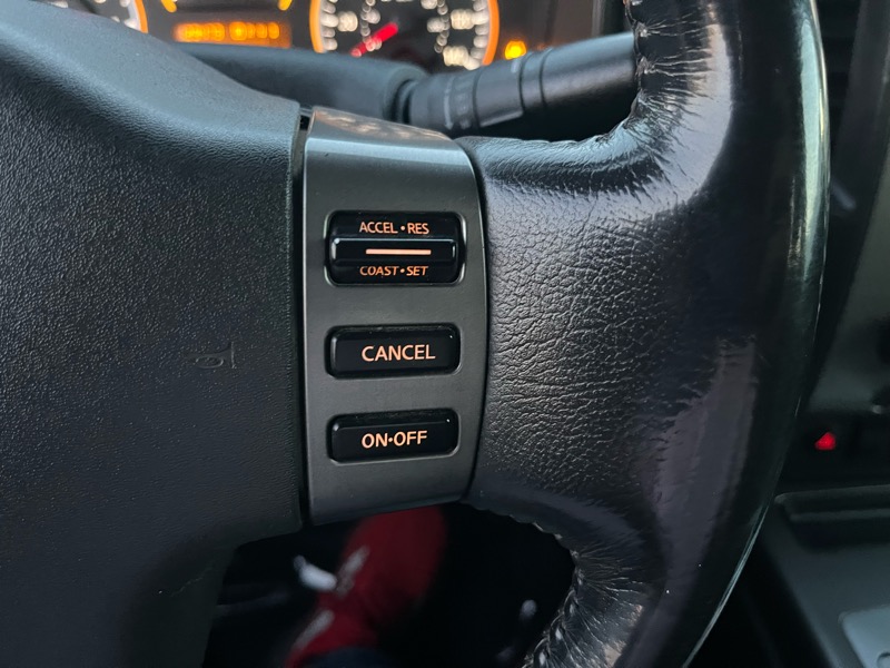 Nissan Titan LE Crew Cab 2WD SWB 2010