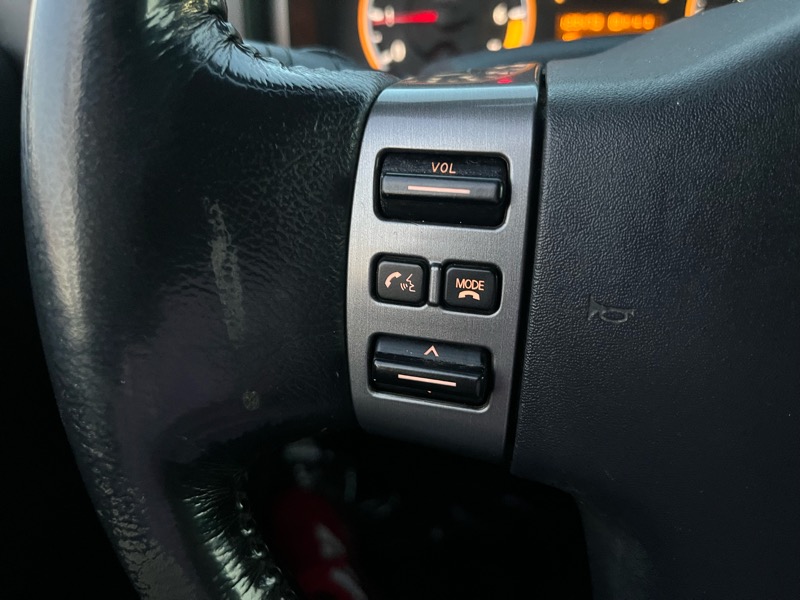 Nissan Titan LE Crew Cab 2WD SWB 2010