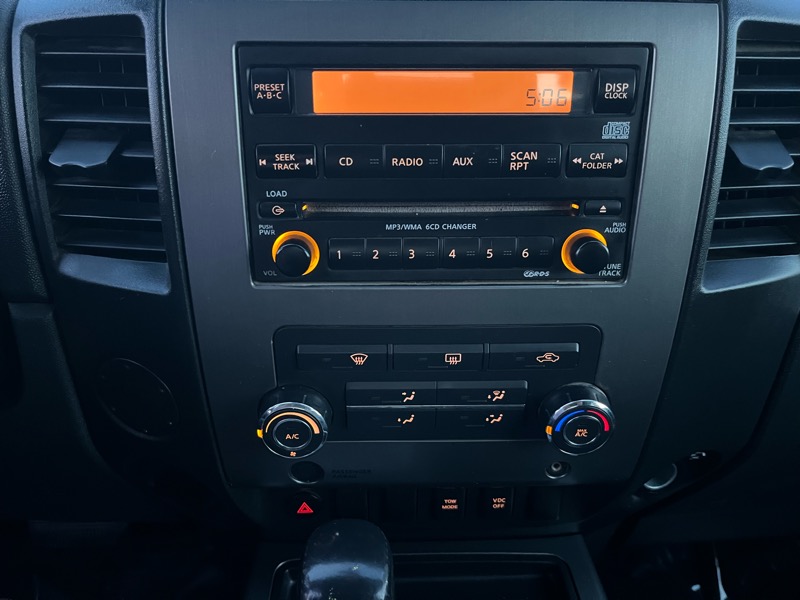 Nissan Titan LE Crew Cab 2WD SWB 2010