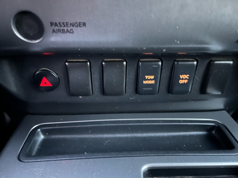 Nissan Titan LE Crew Cab 2WD SWB 2010