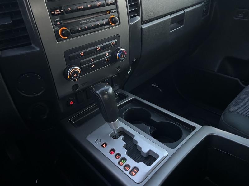 Nissan Titan LE Crew Cab 2WD SWB 2010