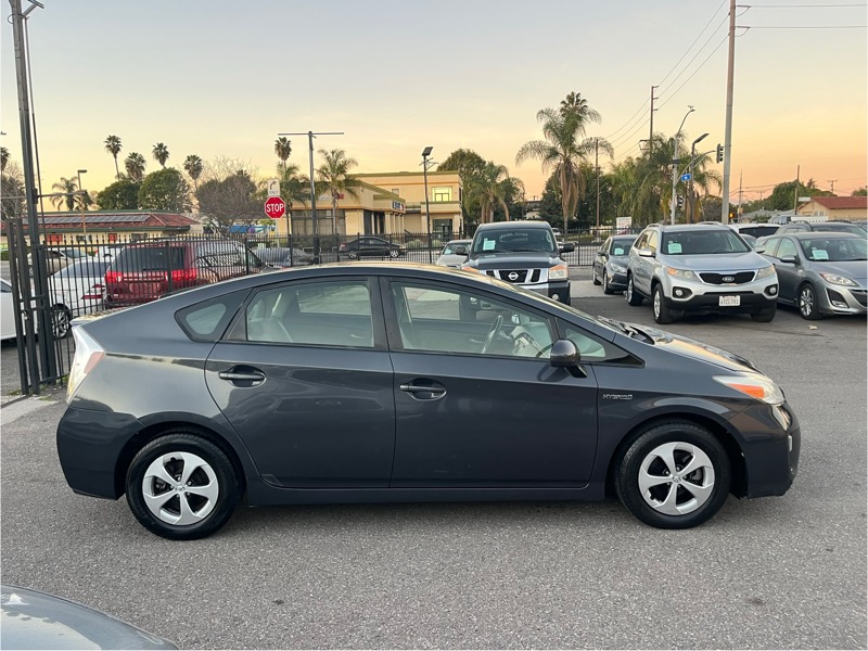 Toyota Prius Prius V 2012