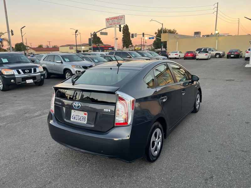 Toyota Prius Prius V 2012