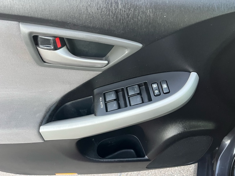 Toyota Prius Prius V 2012