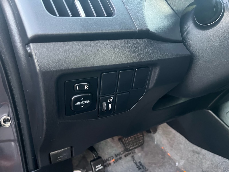 Toyota Prius Prius V 2012