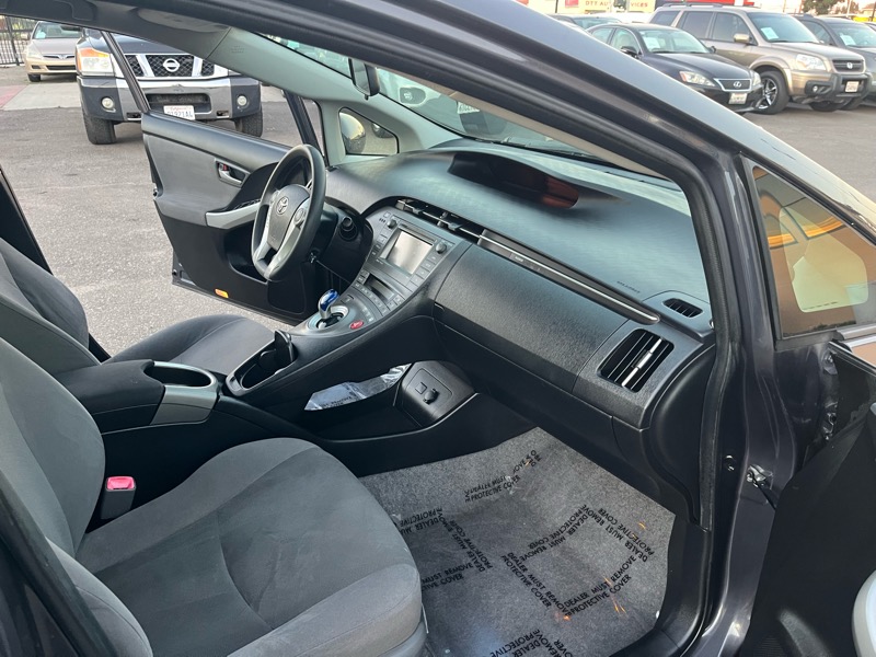 Toyota Prius Prius V 2012