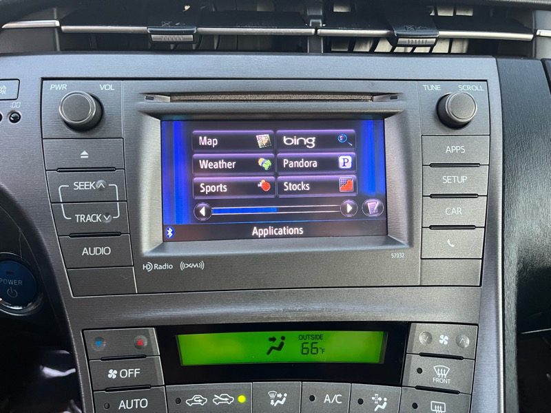 Toyota Prius Prius V 2012