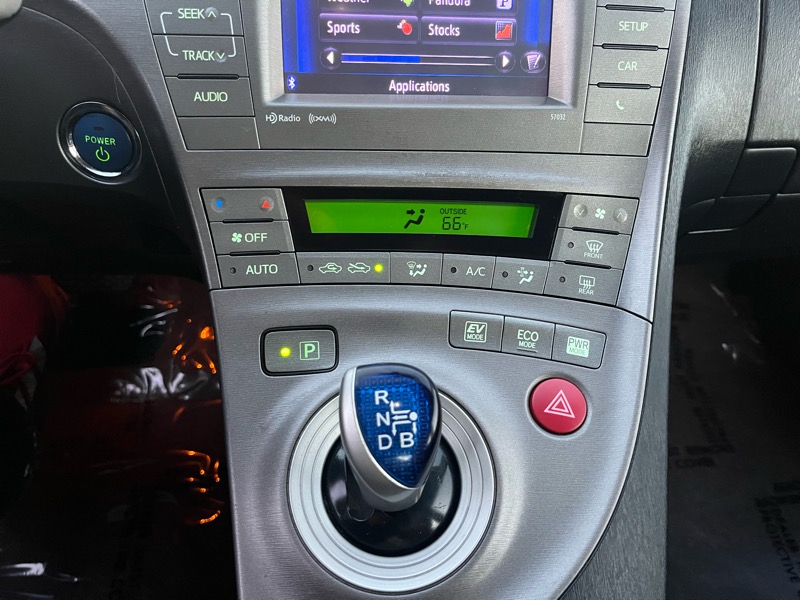 Toyota Prius Prius V 2012