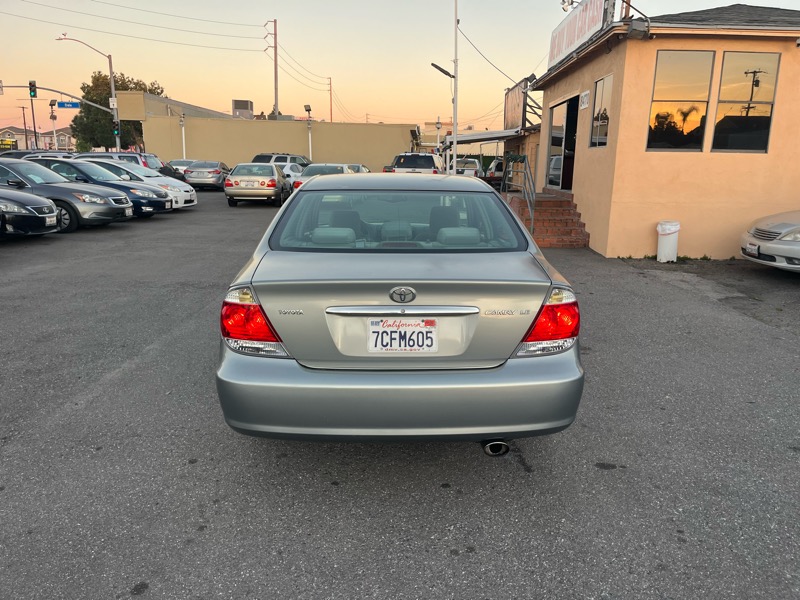 Toyota Camry LE 2005