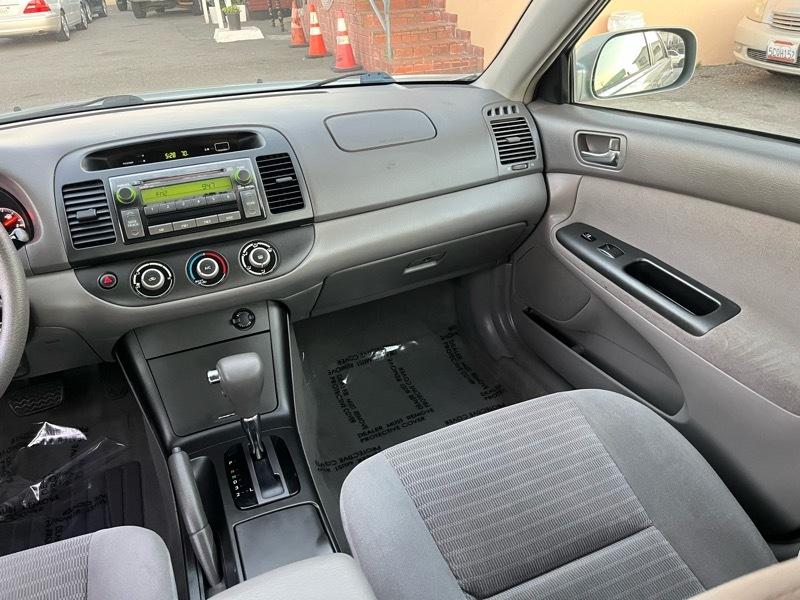 Toyota Camry LE 2005