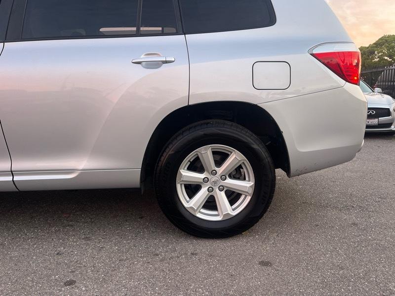 Toyota Highlander Base 2WD 2009