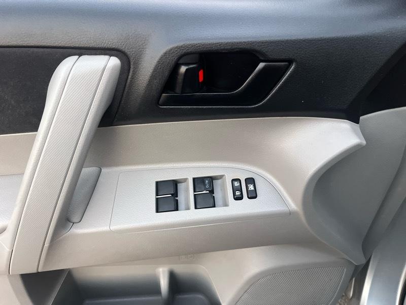 Toyota Highlander Base 2WD 2009