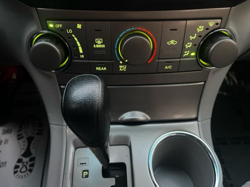 Toyota Highlander Base 2WD 2009