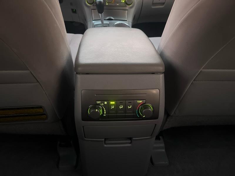 Toyota Highlander Base 2WD 2009