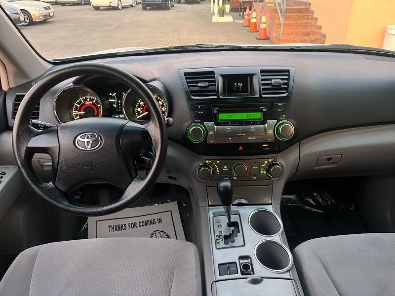 Toyota Highlander Base 2WD 2009