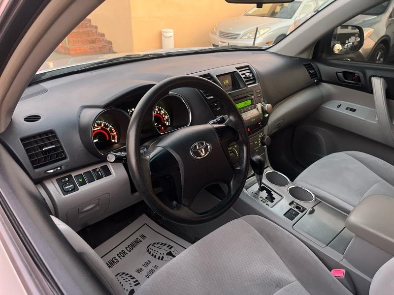 Toyota Highlander Base 2WD 2009