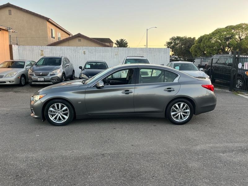 Infiniti Q50 Base 2015