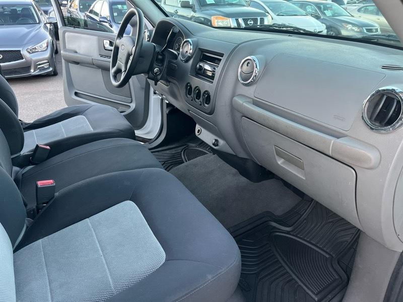 Ford Expedition XLS 2WD 2006