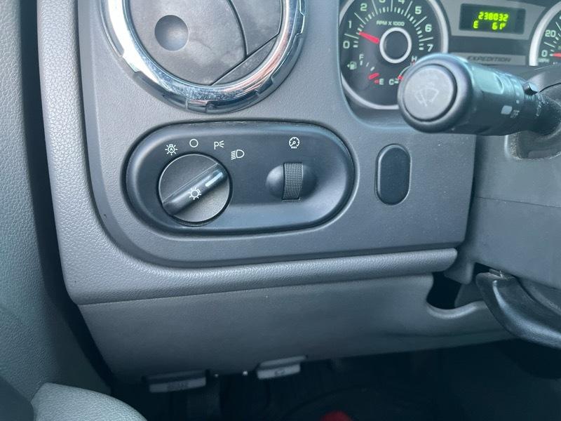 Ford Expedition XLS 2WD 2006