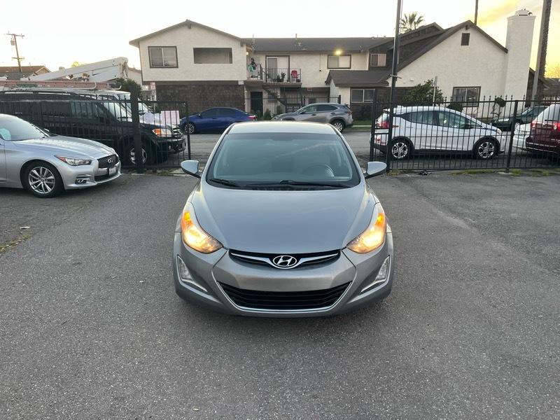 Hyundai Elantra SE 6AT 2015