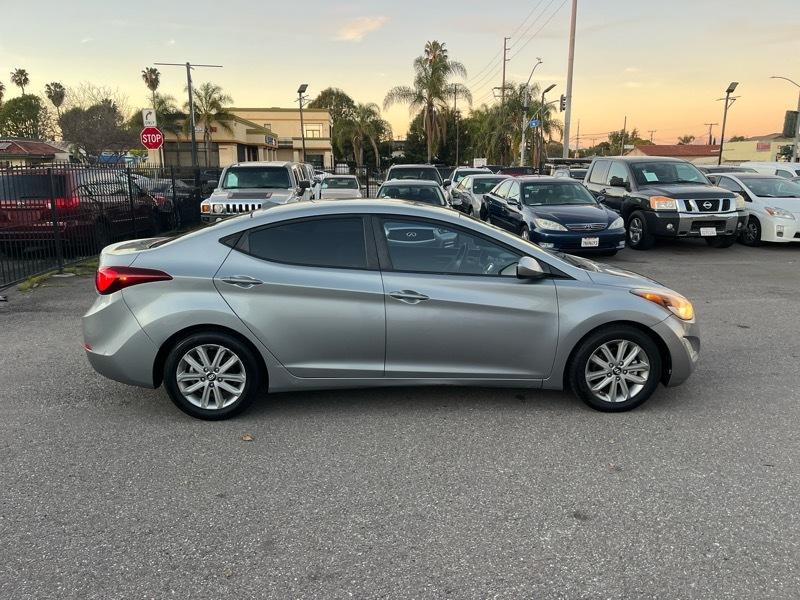 Hyundai Elantra SE 6AT 2015