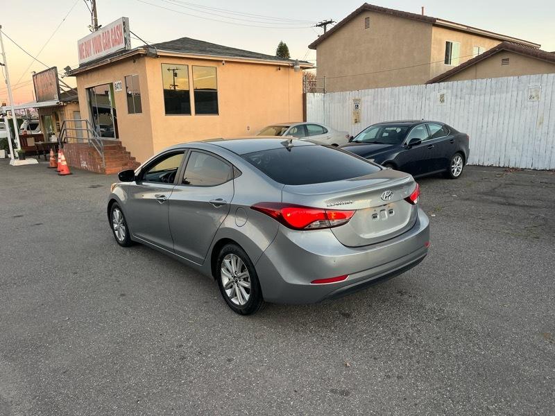 Hyundai Elantra SE 6AT 2015