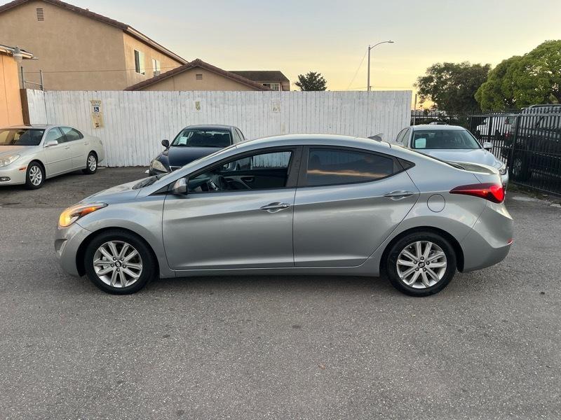 Hyundai Elantra SE 6AT 2015