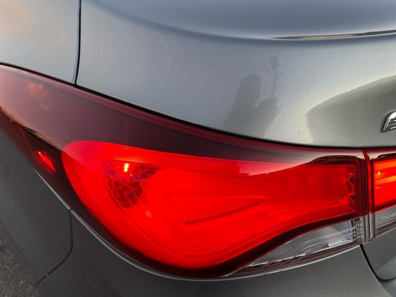 Hyundai Elantra SE 6AT 2015