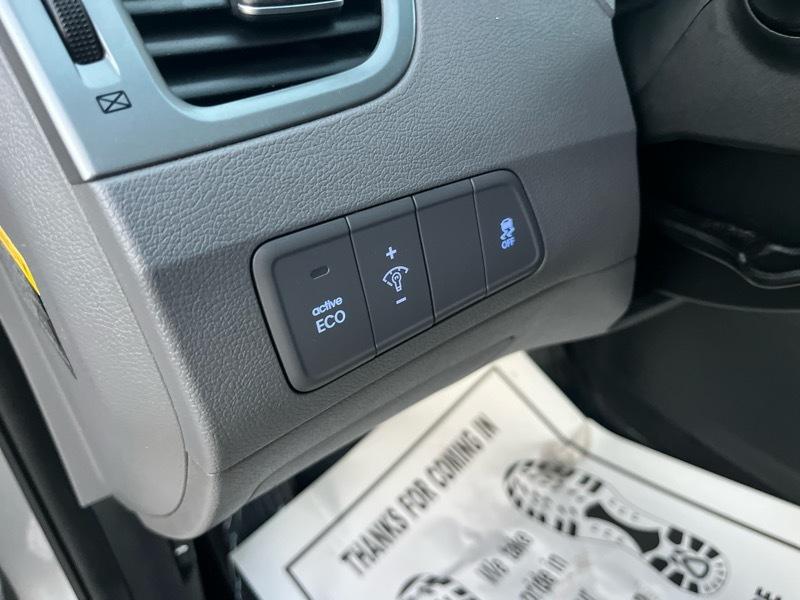 Hyundai Elantra SE 6AT 2015