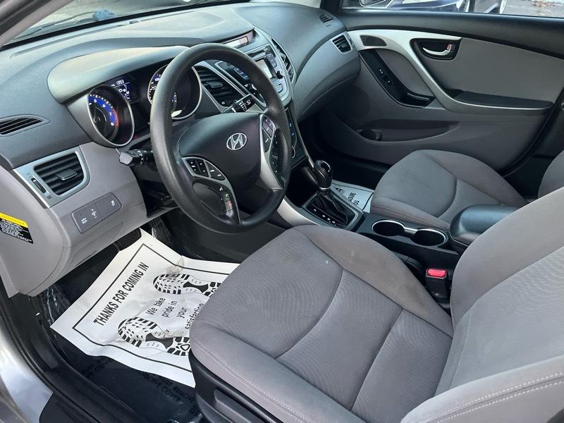 Hyundai Elantra SE 6AT 2015