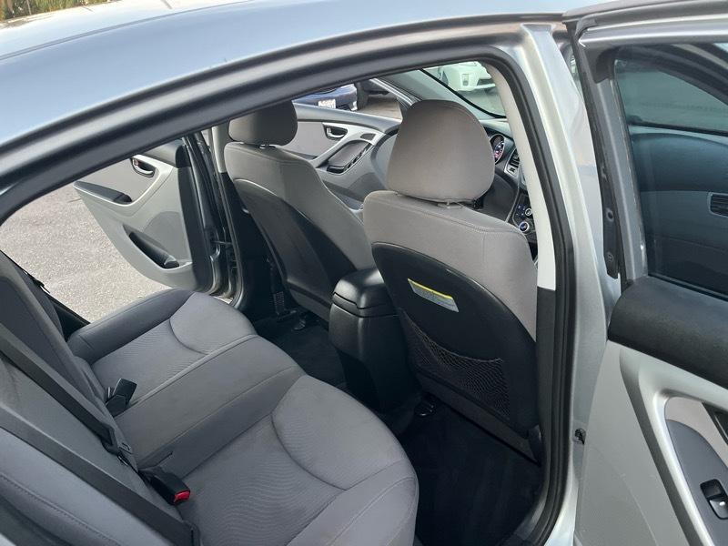 Hyundai Elantra SE 6AT 2015