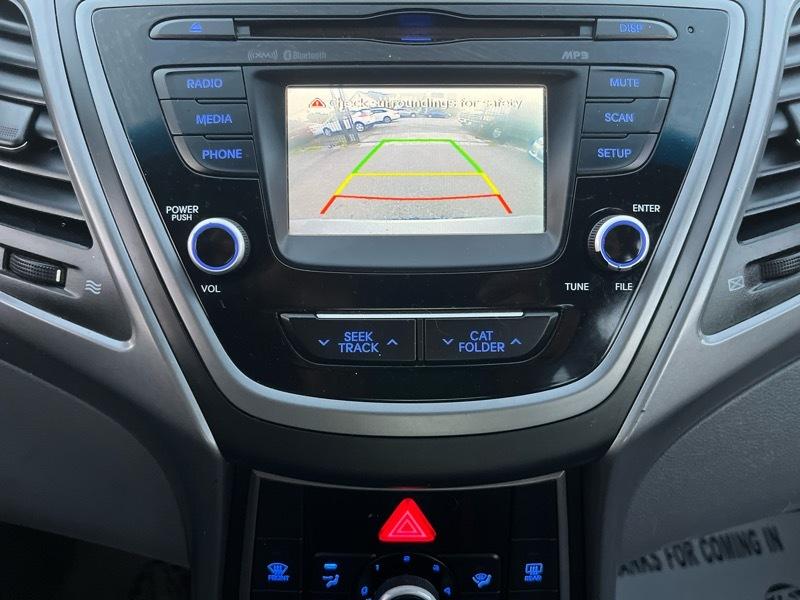 Hyundai Elantra SE 6AT 2015