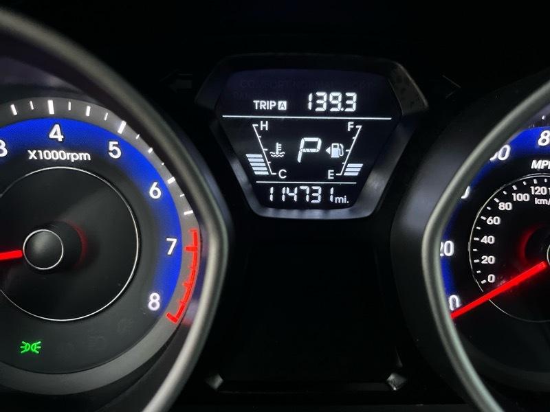 Hyundai Elantra SE 6AT 2015