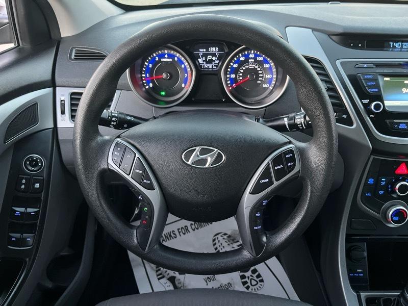 Hyundai Elantra SE 6AT 2015