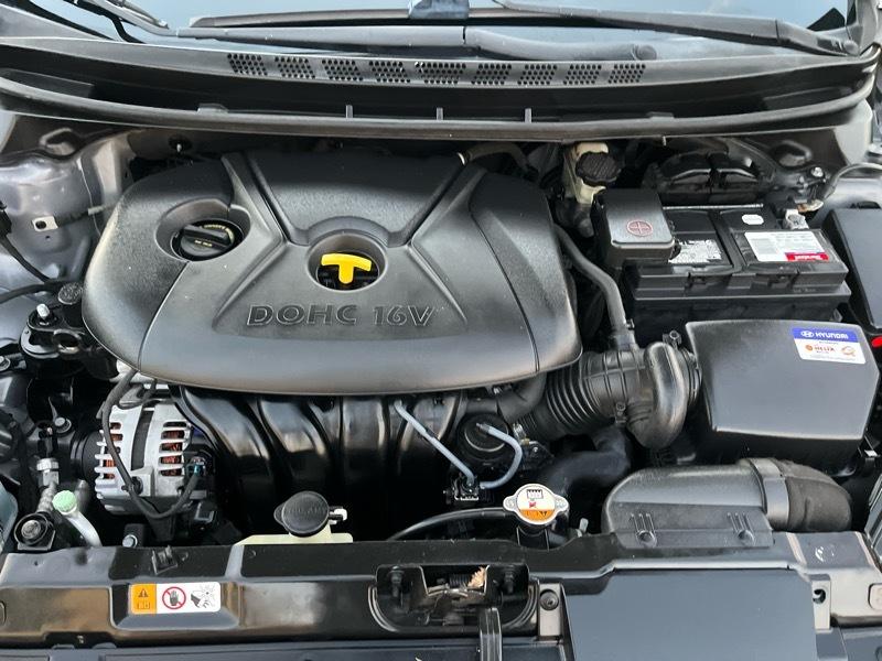 Hyundai Elantra SE 6AT 2015